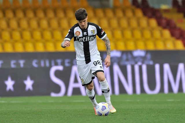 Copyright (c) 2021 Vincenzo Izzo/Shutterstock.