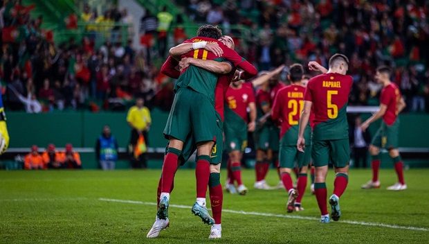 Copyright (c) 2022 Maciej Rogowski Photo/Shutterstock