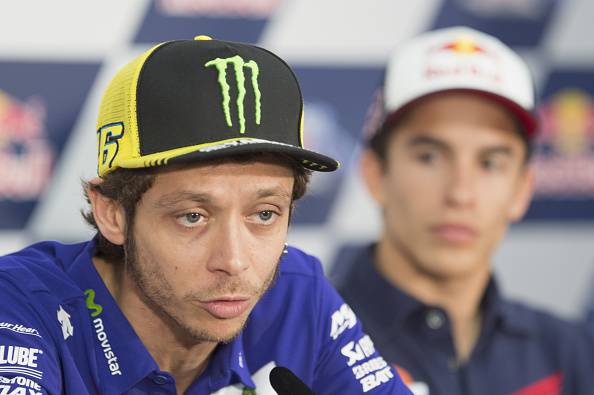 Moto: Valentino batte Marquez in pista, ma non ancora nelle quote