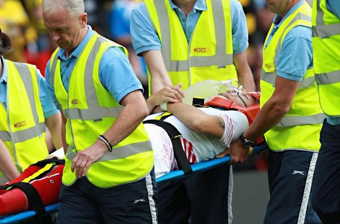 Watford-Siviglia, paura per Immobile: esce in barella e con l’ossigeno