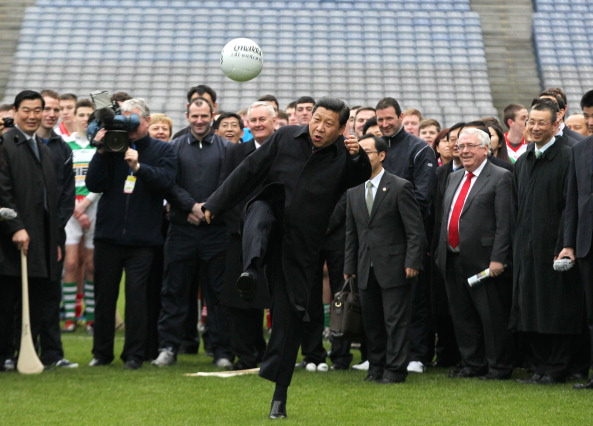 Xi Jinping in visita al Manchester City ma è un tifoso dello United