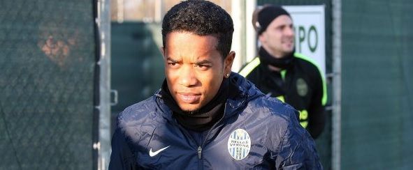 Verona, ufficiale: il primo rinforzo per la salvezza è Emanuelson
