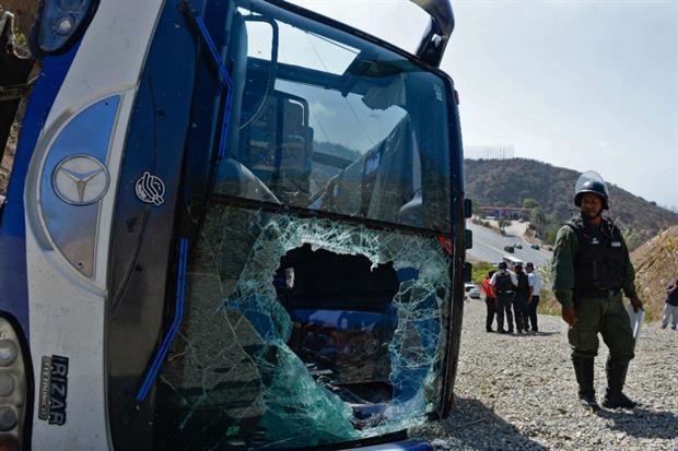 Huracan, il bus della squadra rompe i freni e si ribalta