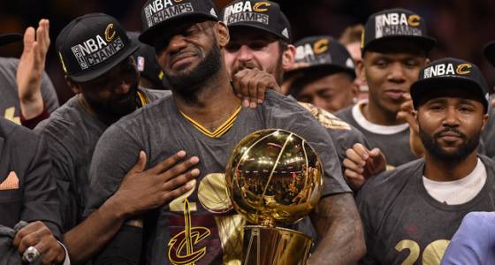 NBA, King James regala a Cleveland il suo primo titolo