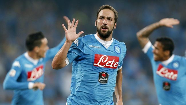 Calciomercato, Higuain pronto a salutare il Napoli. Montella sulla panchina del Milan