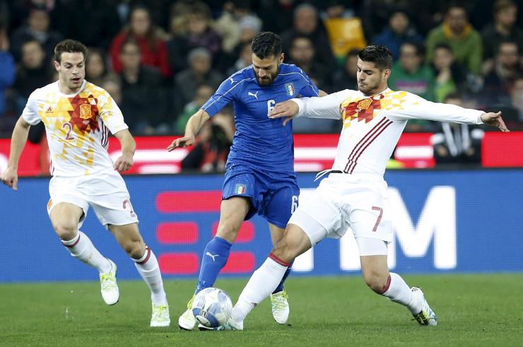 Azzurri contro le Furie Rosse: alle 20.45 si gioca la leadership del Gruppo G