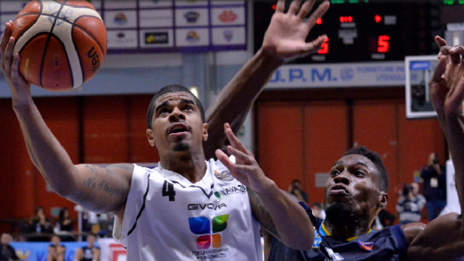 Basket, ex ed emozioni in campo nel posticipo tra Pistoia e Caserta