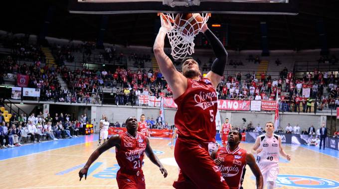 Basket, playoff: a Trento si gioca gara 4, Milano punta al pareggio della serie