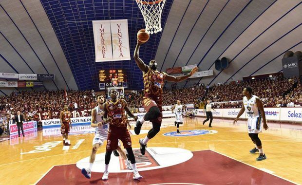 Basket, la serie infinita tra Venezia e Trento per il titolo di campioni d’Italia