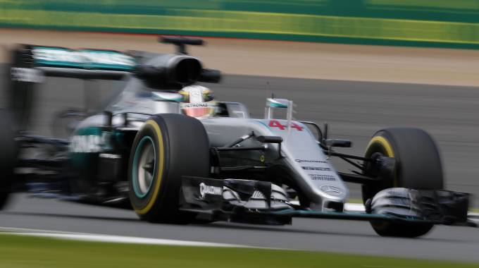 Formula 1, Hamilton domina le libere: è lui il favorito per la pole