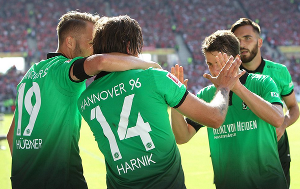 Bundesliga, l’Amburgo anticipa in casa della capolista Hannover