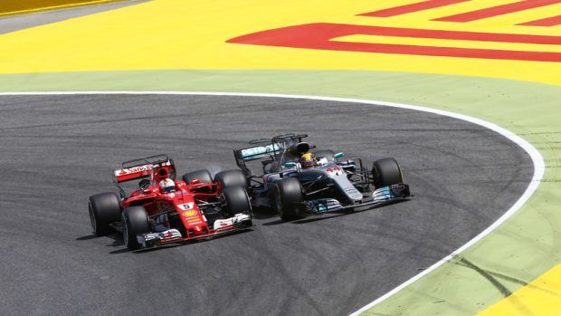 Formula 1, per la pole a Montemelò testa a testa Hamilton-Vettel