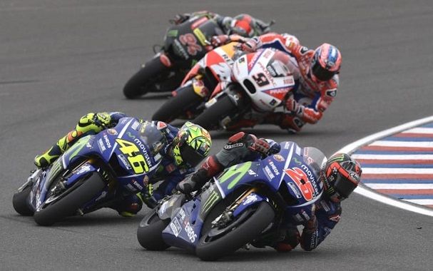 MotoGP: Valentino Rossi tallona Marquez per la vittoria al Mugello
