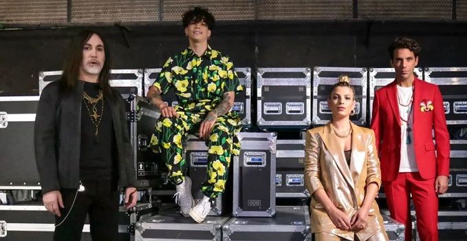 X Factor, testa a testa sul tavolo dei giudici tra i due Manuel