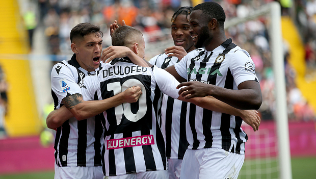 Deulofeu esulta con la squadra