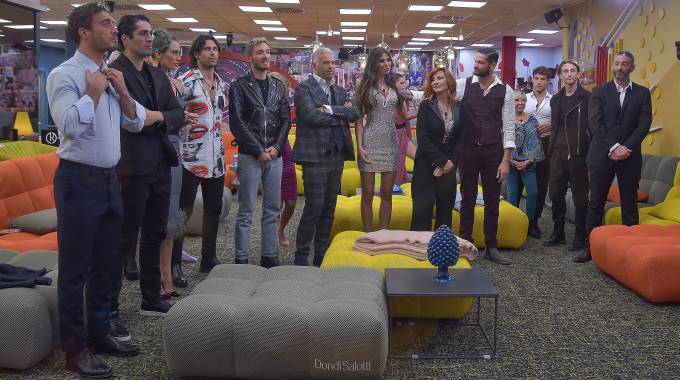 Grande Fratello Vip: slitta la data della finale! Chi rimarrà fino alla fine?