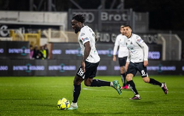 Mbala Nzola giocatore Spezia