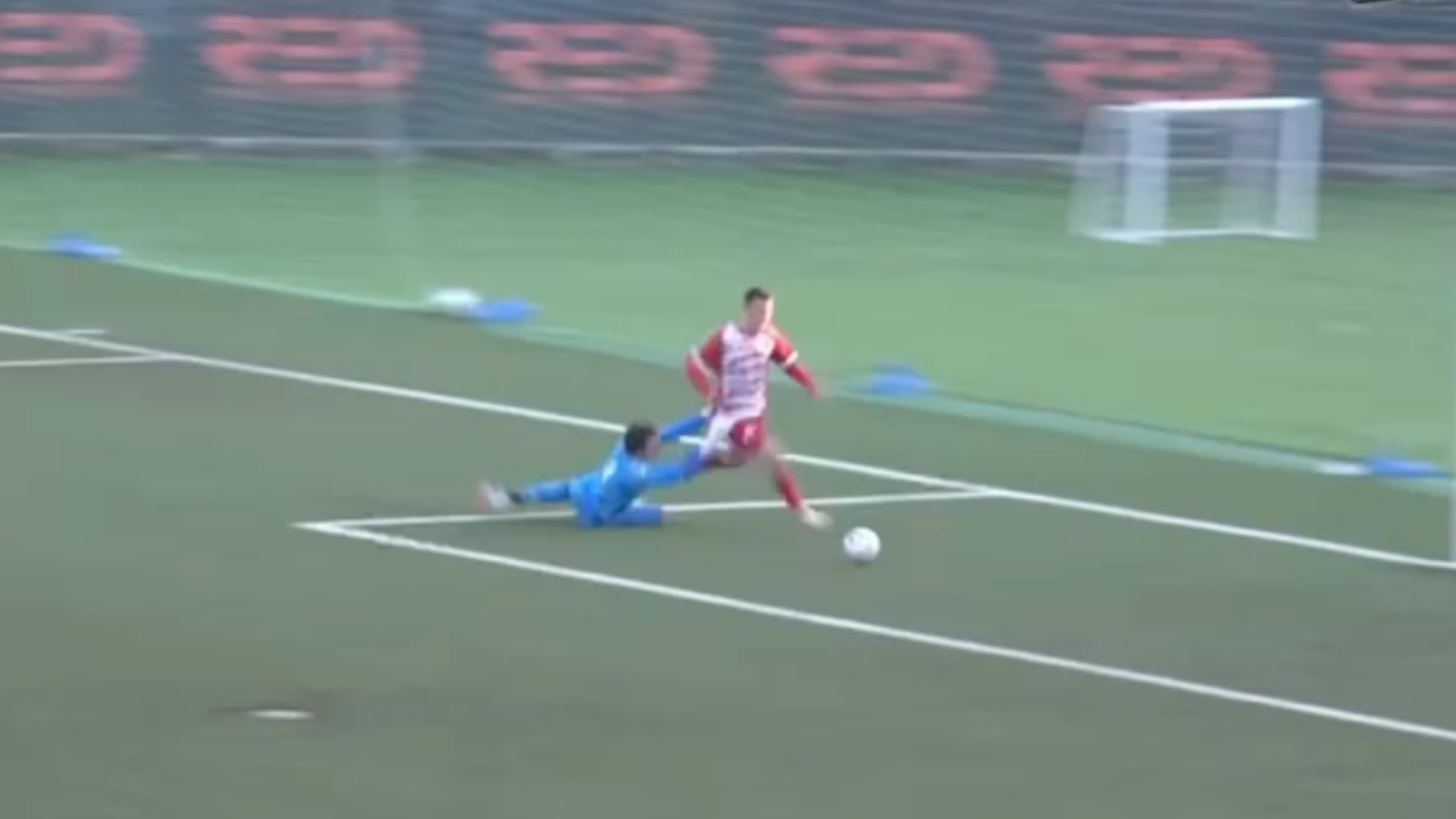 In Serie D un arbitro non fischia un rigore grande come una casa (VIDEO)