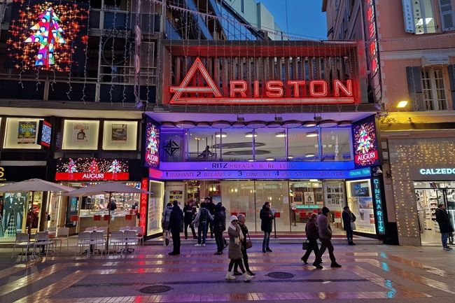 Esterno del teatro Ariston