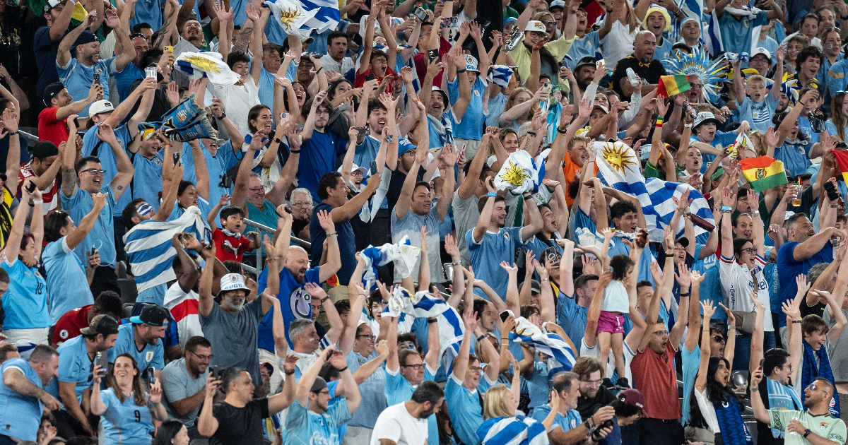 Tifosi Uruguay (Shutterstock)